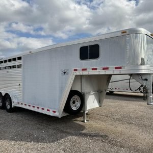 2000 Featherlite 3H GN with Dressing Room Horse Trailer