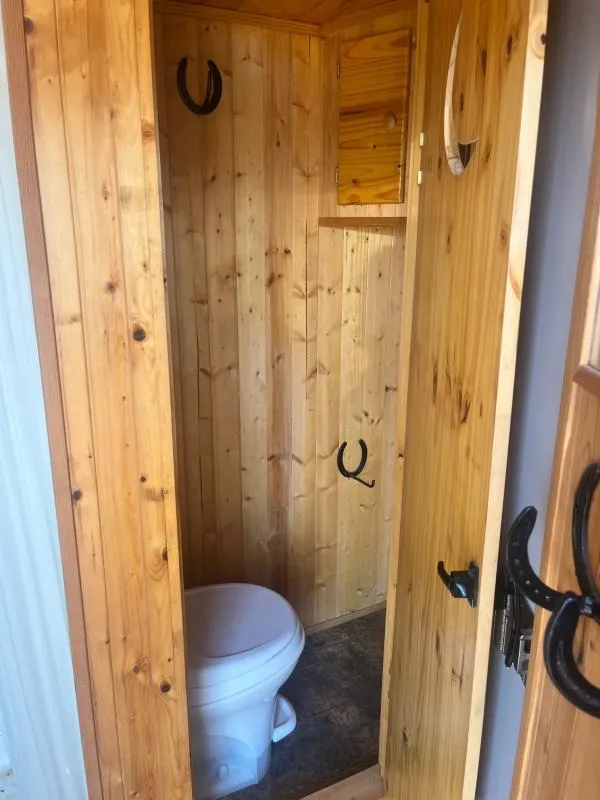 2004 Sundowner 3 Horse Weekender Horse Trailer