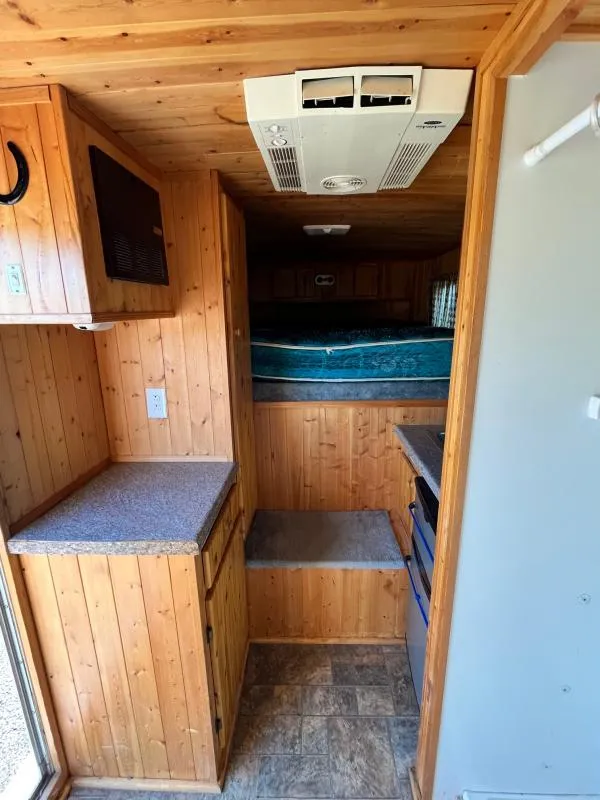 2004 Sundowner 3 Horse Weekender Horse Trailer