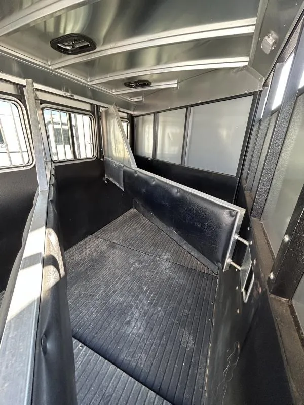 2022 Logan Coach Crossfire 3 Horse Gooseneck