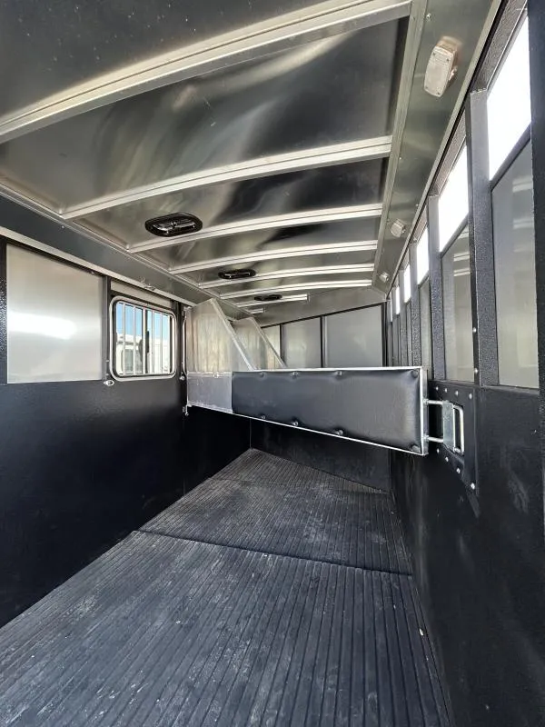 2022 Logan Coach Crossfire 3 Horse Gooseneck