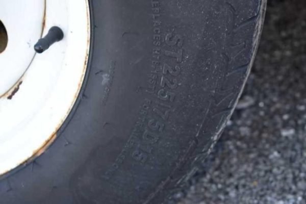 2002 Logan Coach 3HBP 3 Horse Trailer