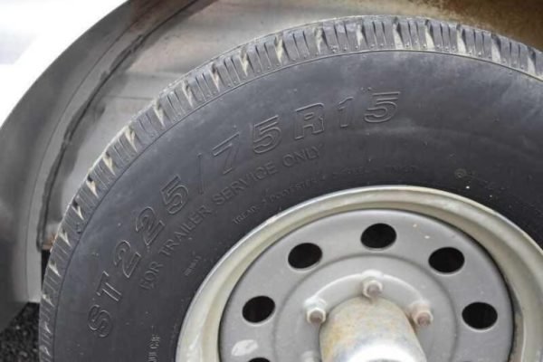 2012 CM 3HBP 3 Horse Trailer