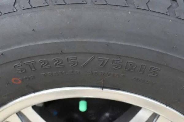 2018 Lakota 2HBPST 2 Horse Trailer