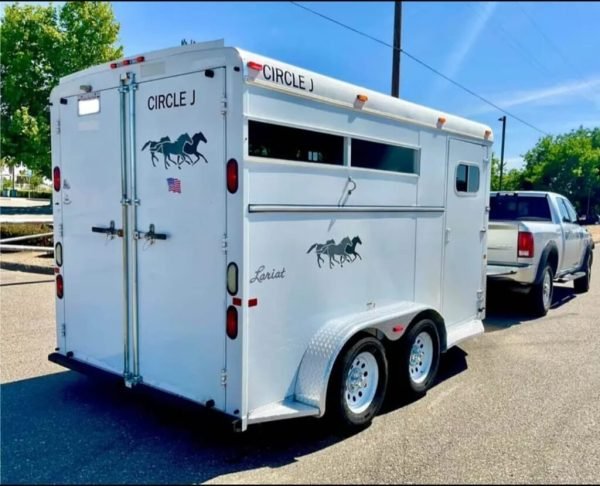 4-30.jpg 2007 Circle J 2 Horse Trailer Slant Load