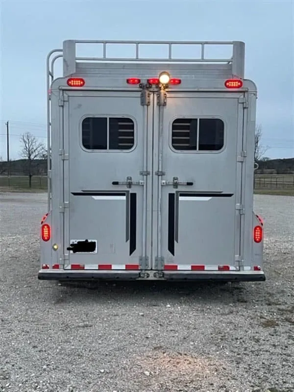 1999 Elite Custom 3 Horse Trailer