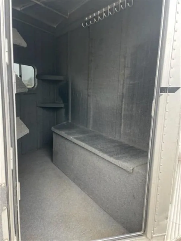 1999 Elite Custom 3 Horse Trailer