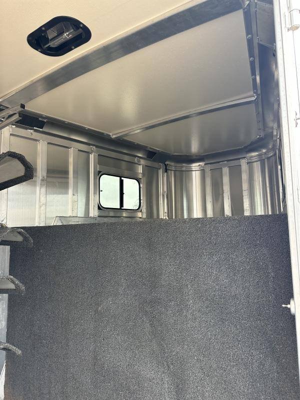 2004 Hart Trailers 3H GN Weekender Horse Trailer