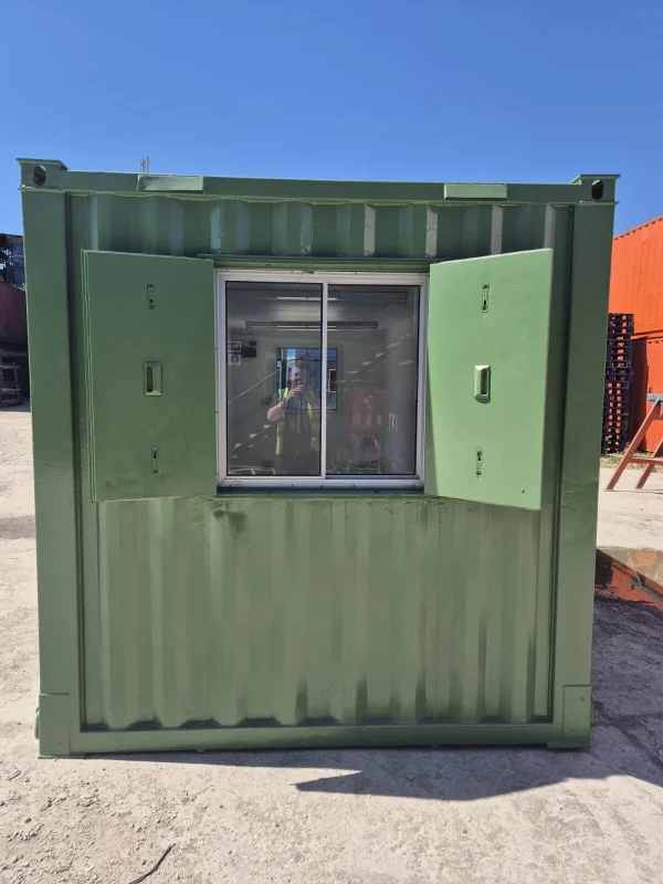 20 x 8 AV Open plan office green