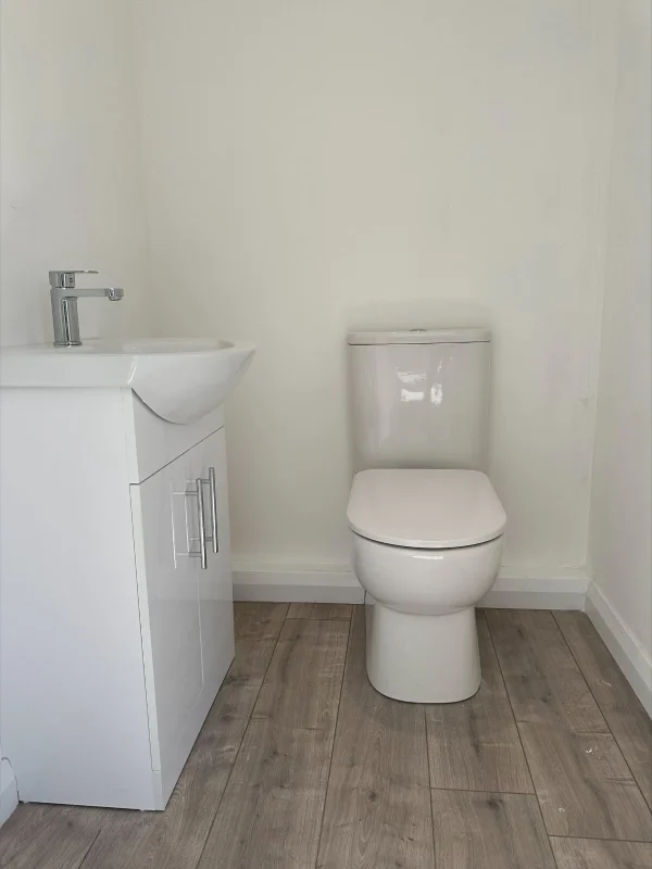 7.5 x 3m Office with kitchenette/WC